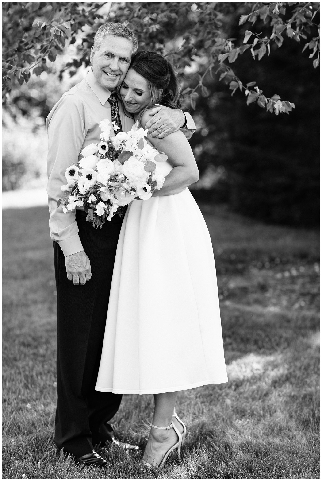 Lindsay&Brendan_Coloradoweddingphotographer_pandemicwedding_backyardwedding_0058.jpg